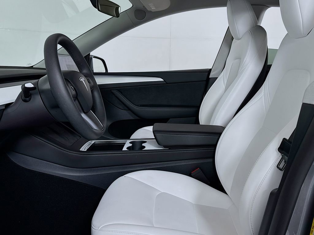 Used 2024 Tesla Model Y Long Range image 11