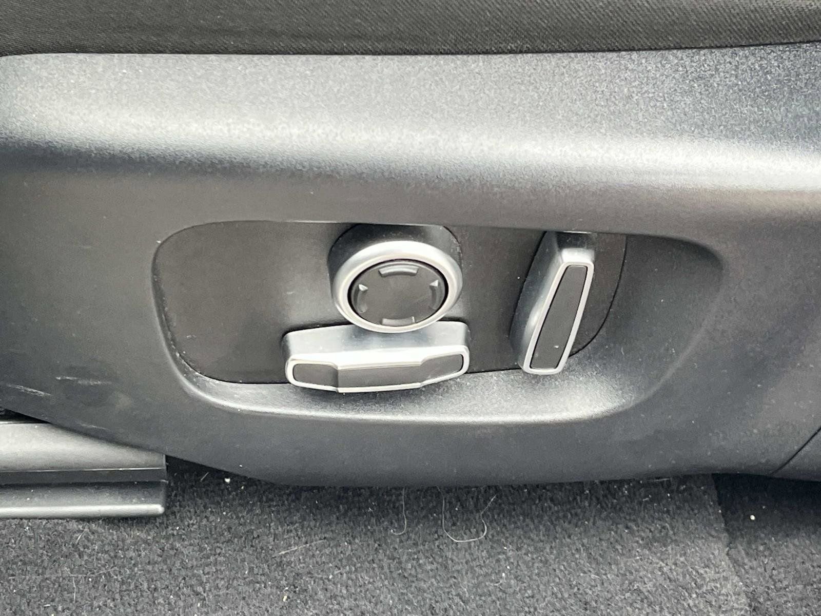 Used 2021 Land Rover Range Rover Evoque R-Dynamic SE image 21