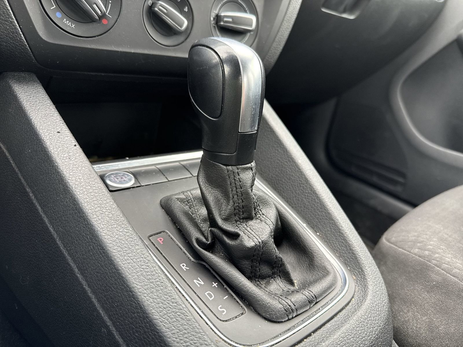 Used 2016 Volkswagen Jetta SE image 19