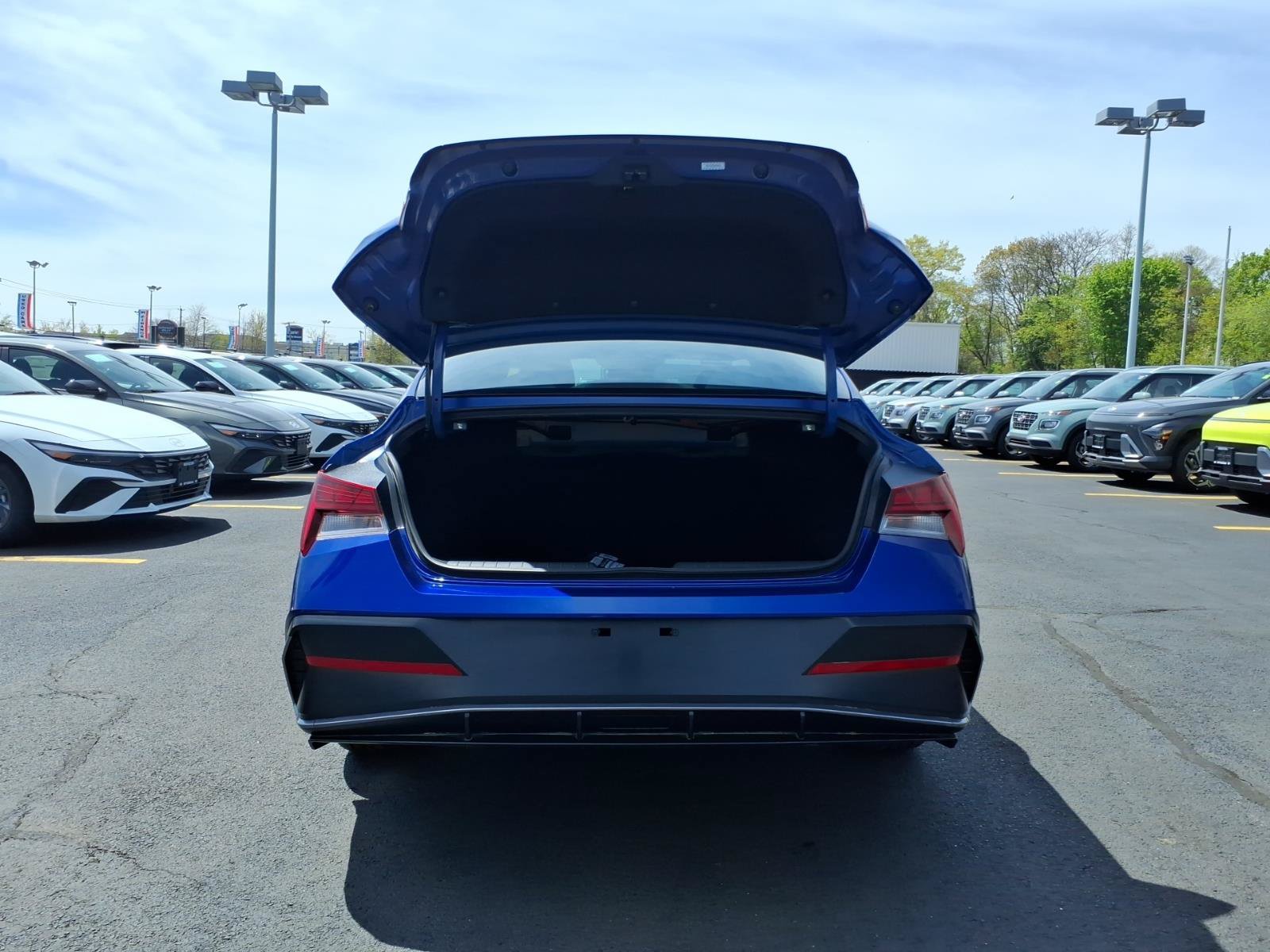 Used 2024 Hyundai Elantra SEL w/ Convenience Package FWD image 8