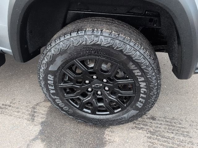 Used 2023 Chevrolet Colorado Trail Boss w/ Technology Package AWD/4WD image 15