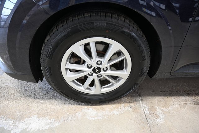 Used 2022 Kia Carnival LX image 31