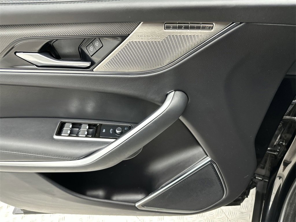 Used 2023 Jaguar F-PACE SVR image 13