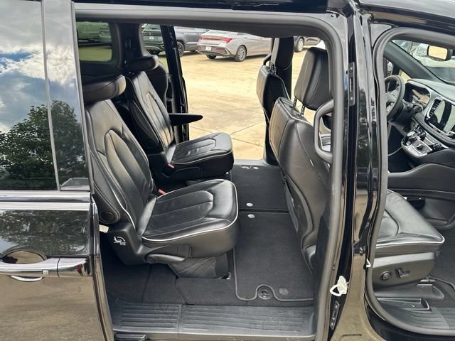 Used 2025 Chrysler Pacifica Limited FWD image 14