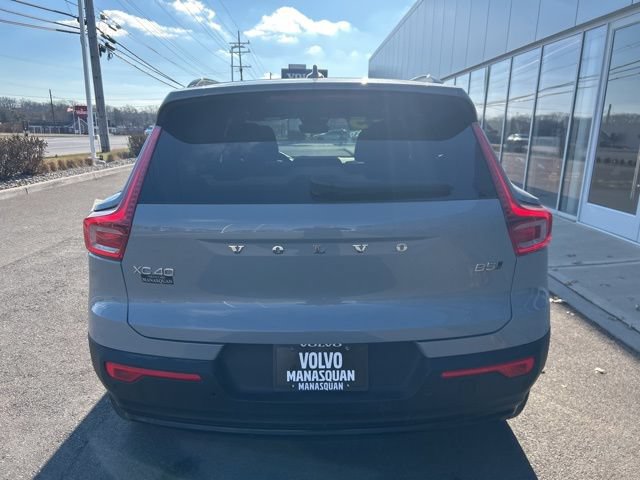 Certified 2025 Volvo XC40 B5 Plus AWD/4WD image 3
