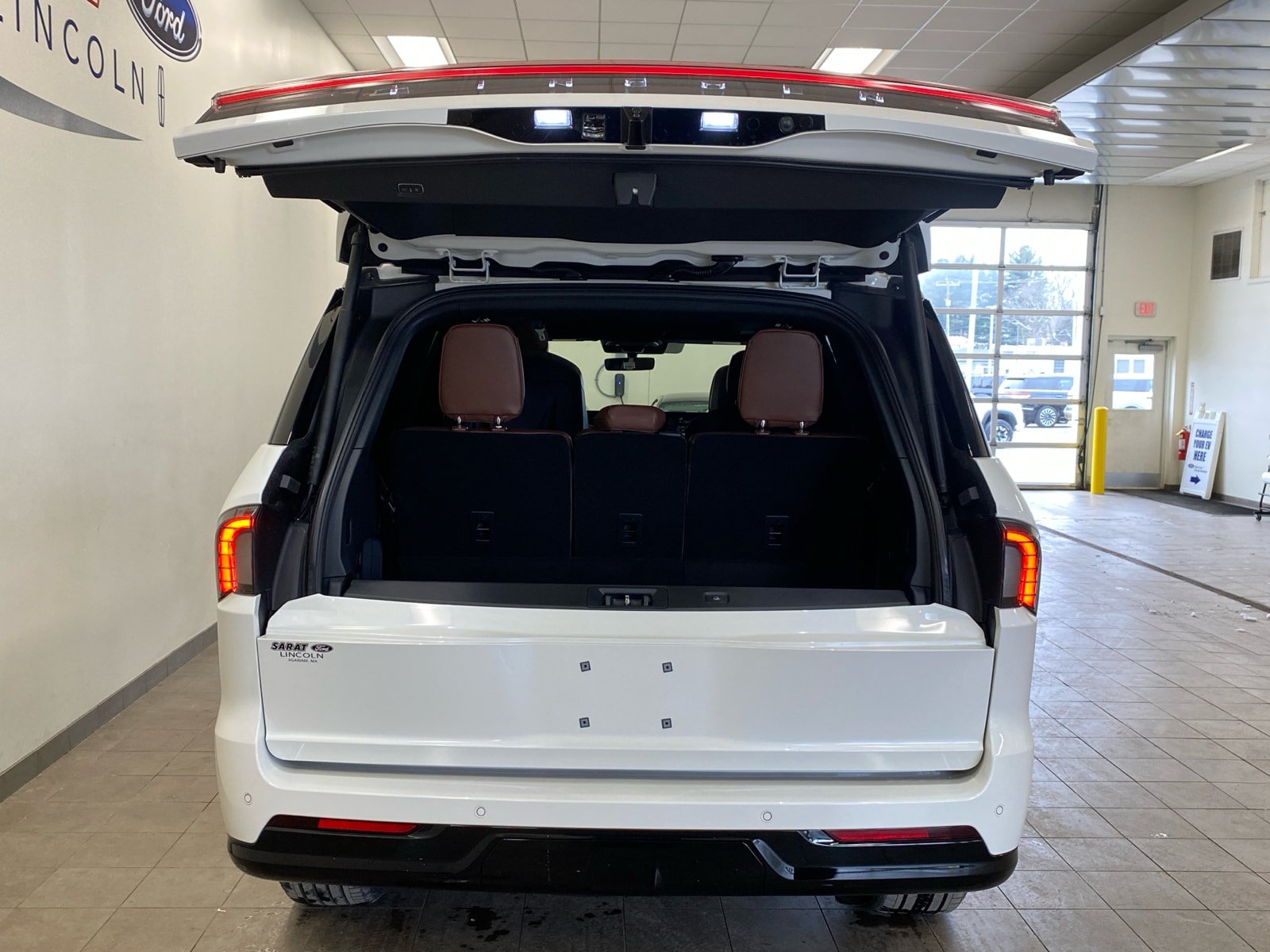 New 2026 Lincoln Navigator Reserve AWD/4WD image 7