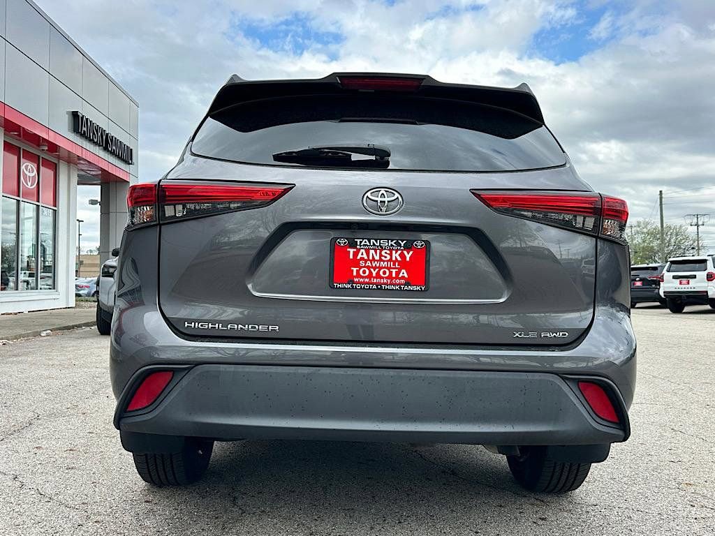 Certified 2020 Toyota Highlander XLE image 4