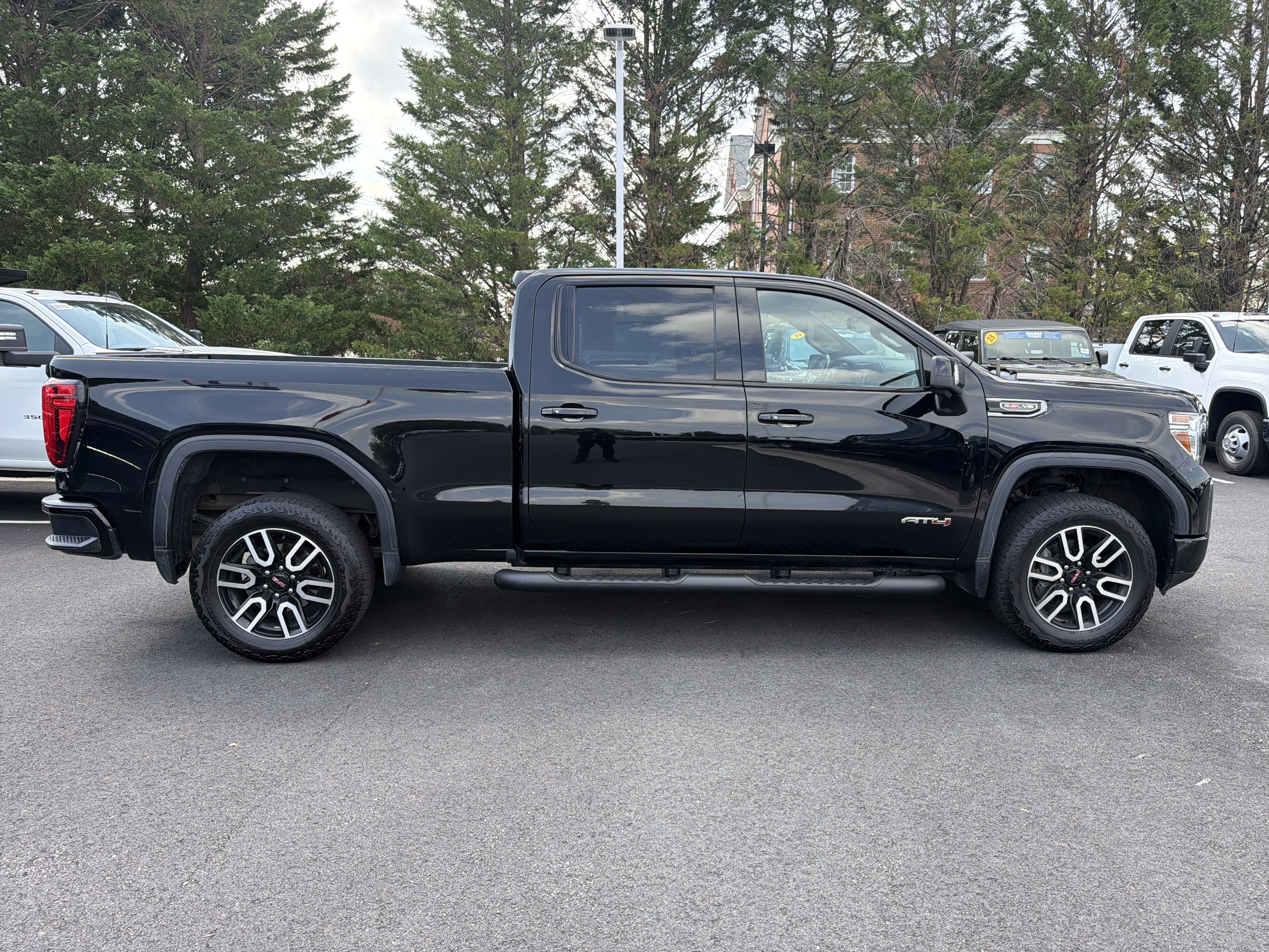 Used 2020 GMC Sierra 1500 AT4 w/ AT4 Premium Package AWD/4WD image 12