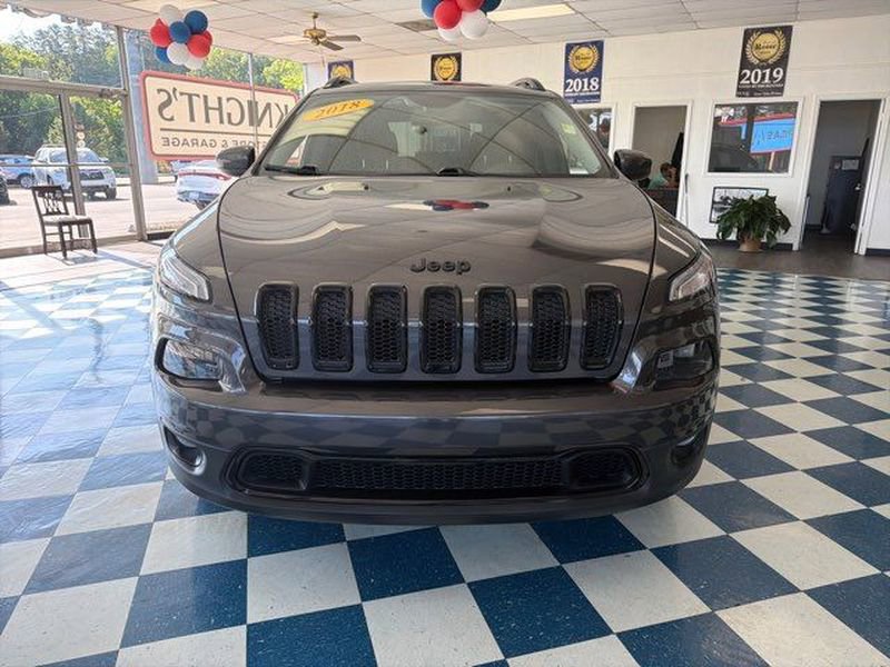 Used 2018 Jeep Cherokee Latitude w/ Altitude Package AWD/4WD image 2