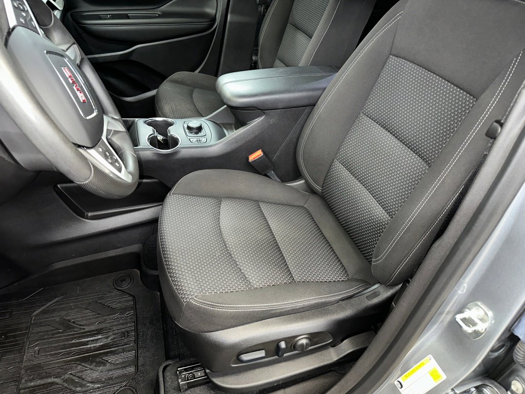 Used 2023 GMC Terrain SLE w/ Driver Convenience Package image 6