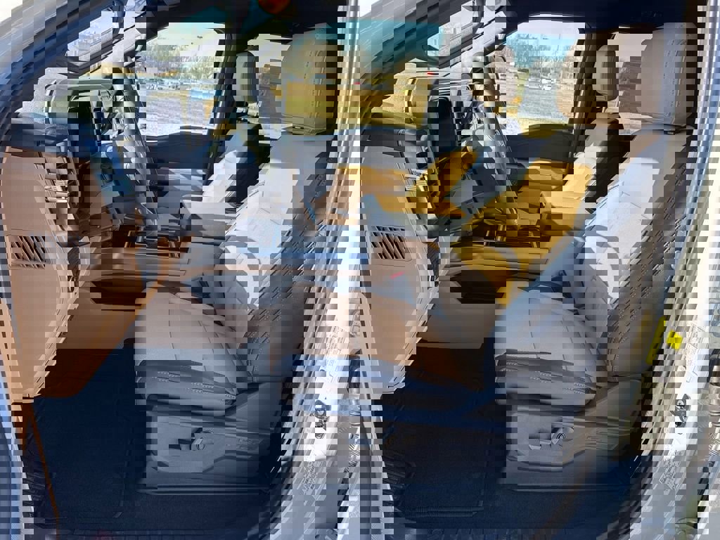 New 2026 Ford F250 Lariat w/ Black Appearance Package image 22