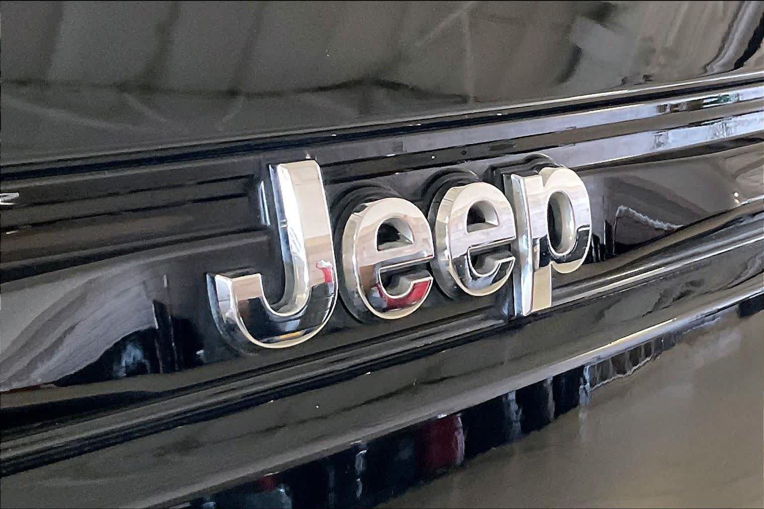 Used 2023 Jeep Grand Cherokee Limited RWD image 30