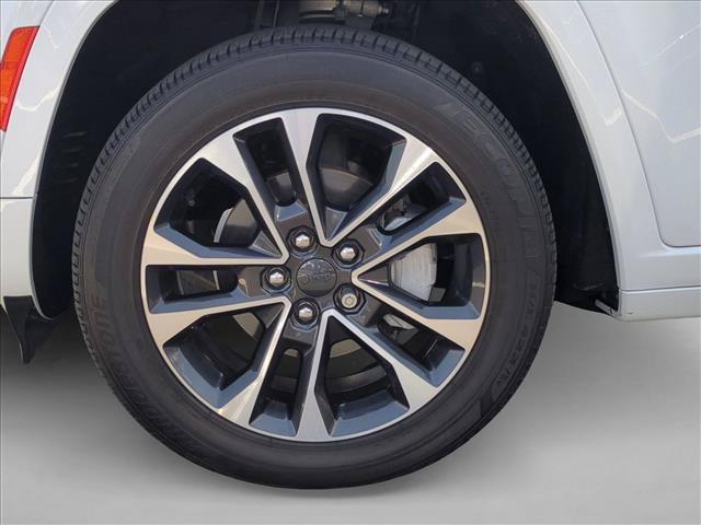 Used 2022 Jeep Grand Cherokee Overland w/ Luxury Tech Group IV AWD/4WD image 25