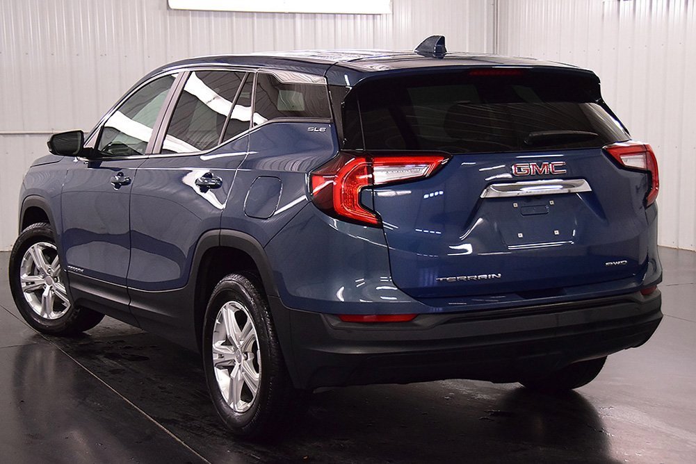 Used 2024 GMC Terrain SLE image 5