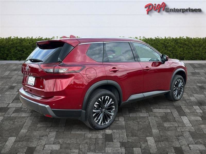 Used 2025 Nissan Rogue SL w/ Tech Package image 8