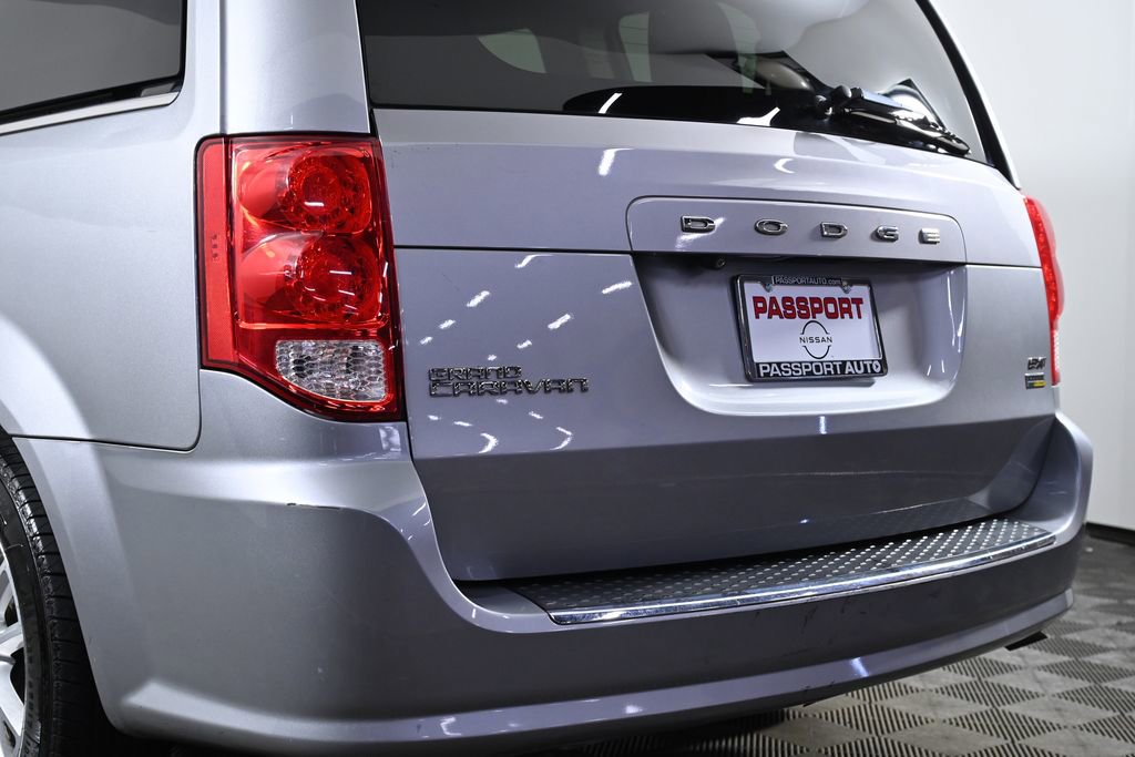 Used 2019 Dodge Grand Caravan SXT image 8