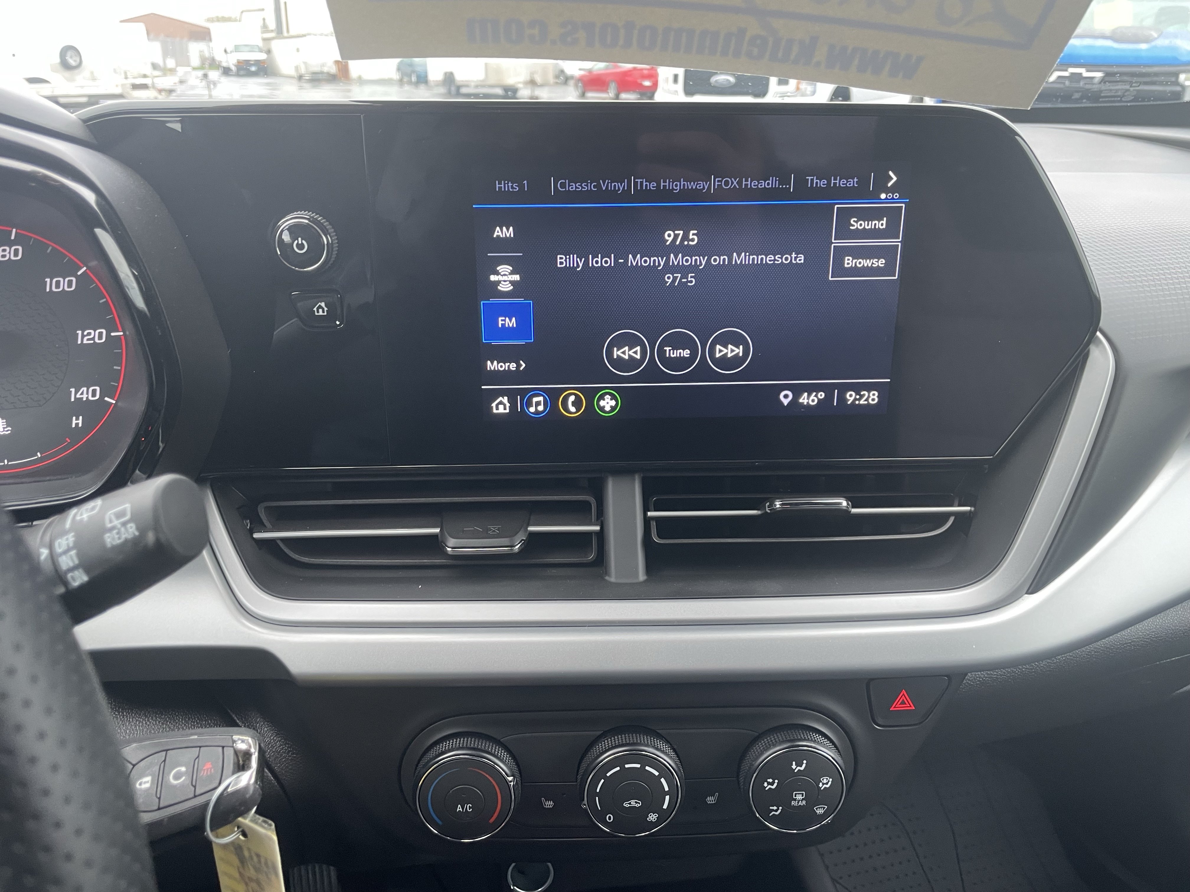 Used 2026 Chevrolet Trax RS w/ Sunroof Package FWD image 19