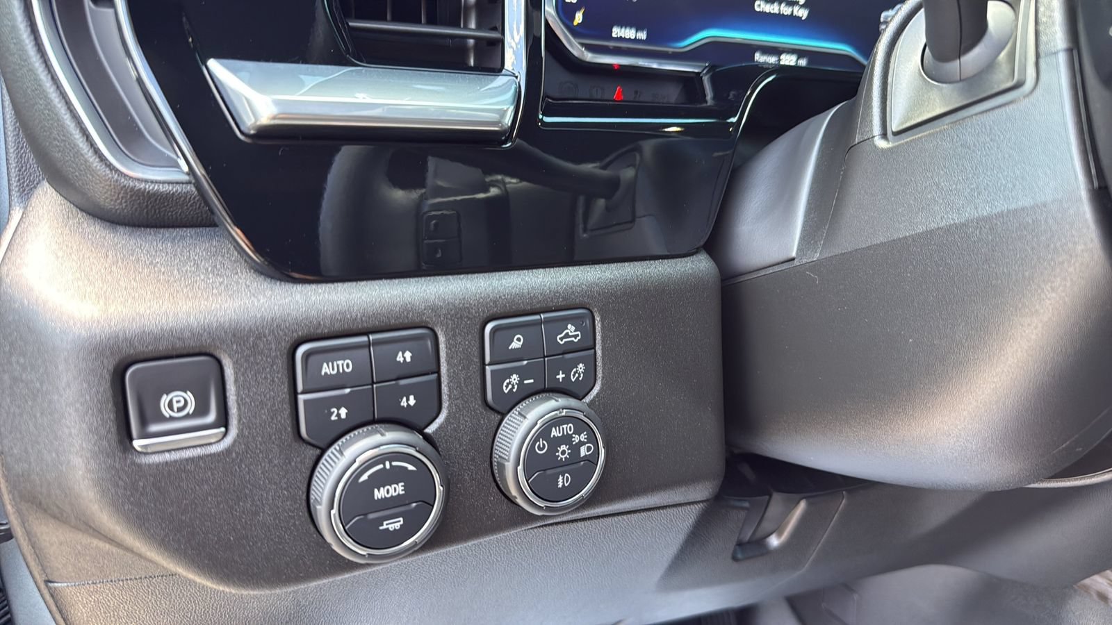 Used 2025 Chevrolet Silverado 1500 RST AWD/4WD image 17