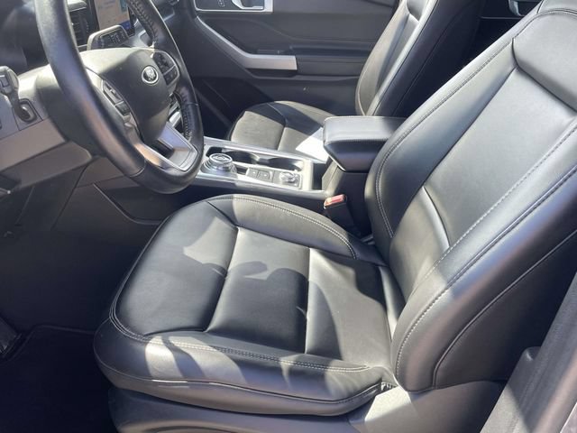 Used 2022 Ford Explorer XLT w/ Equipment Group 202A AWD/4WD image 14
