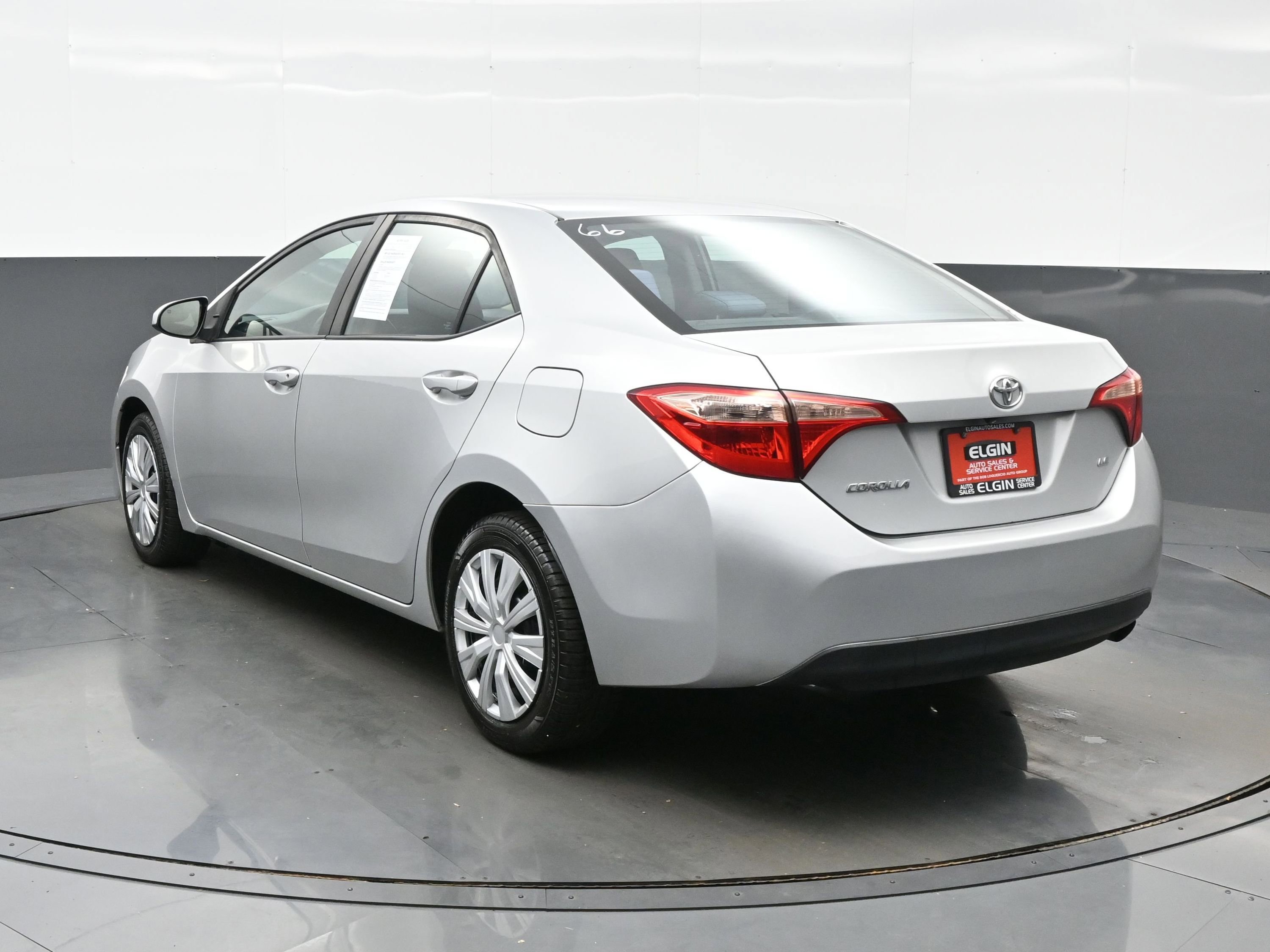 Used 2019 Toyota Corolla LE image 4