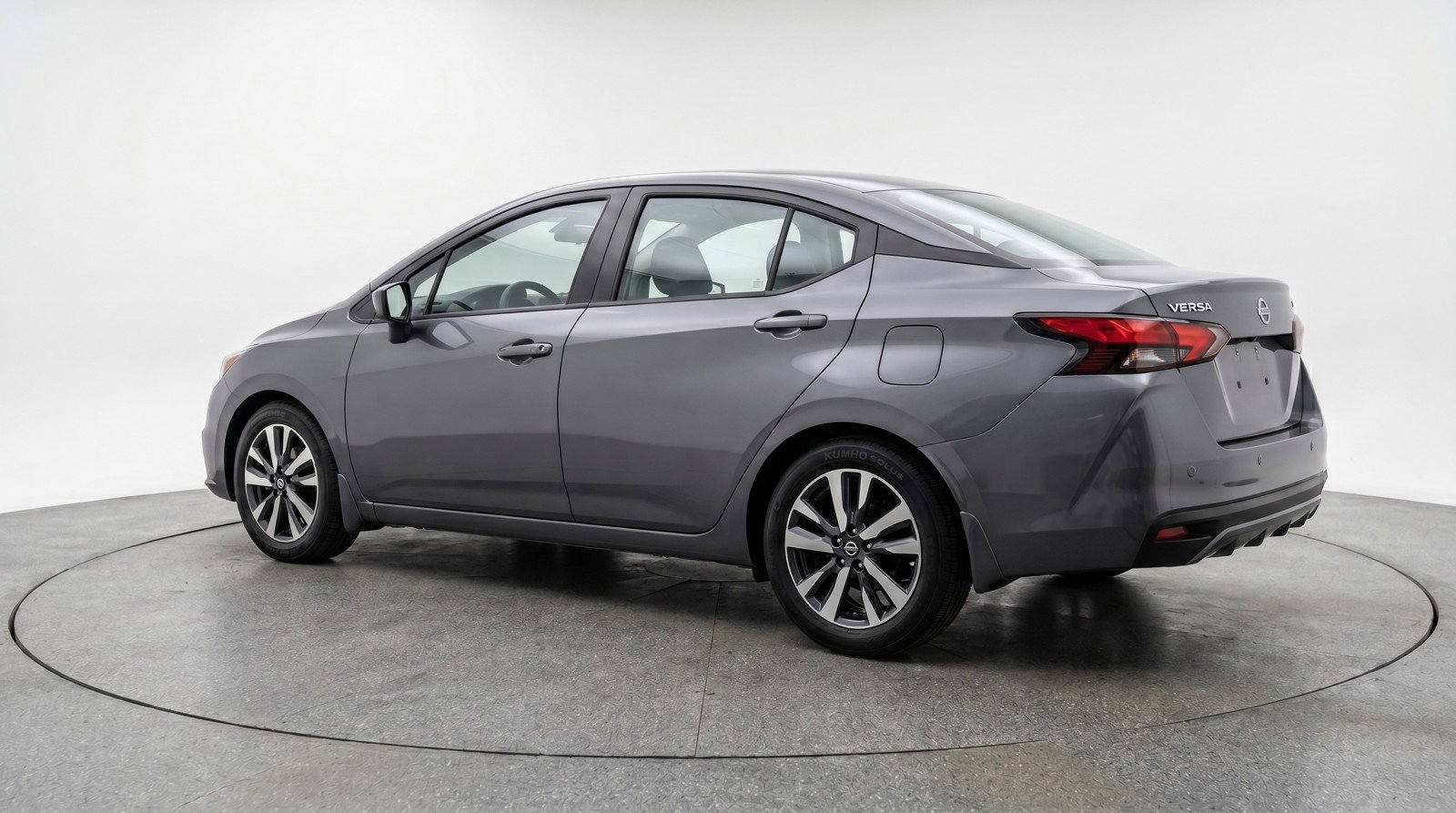 Used 2025 Nissan Versa SV image 6