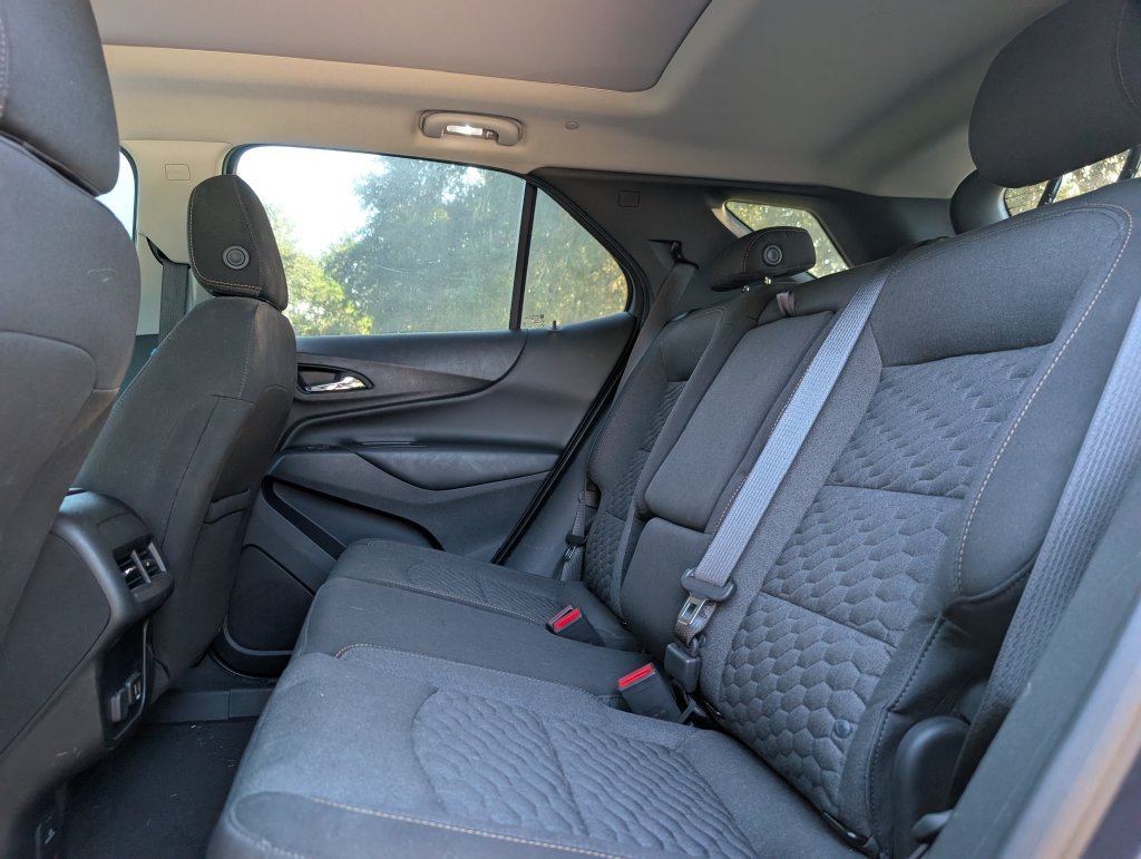 Used 2018 Chevrolet Equinox LT w/ Sun & Infotainment Package FWD image 17