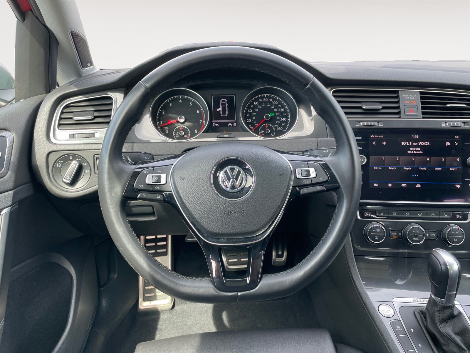 Used 2018 Volkswagen Golf Alltrack SEL AWD/4WD image 14