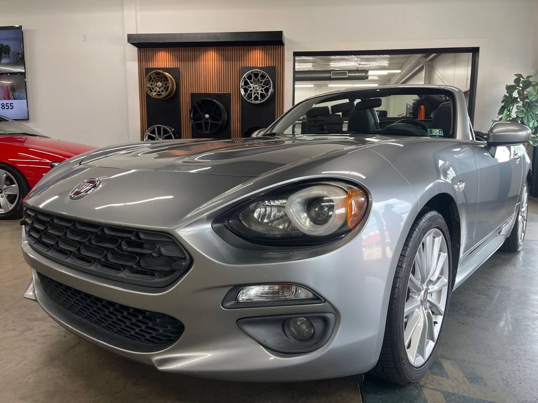 Used 2017 FIAT 124 Spider Lusso RWD image 2