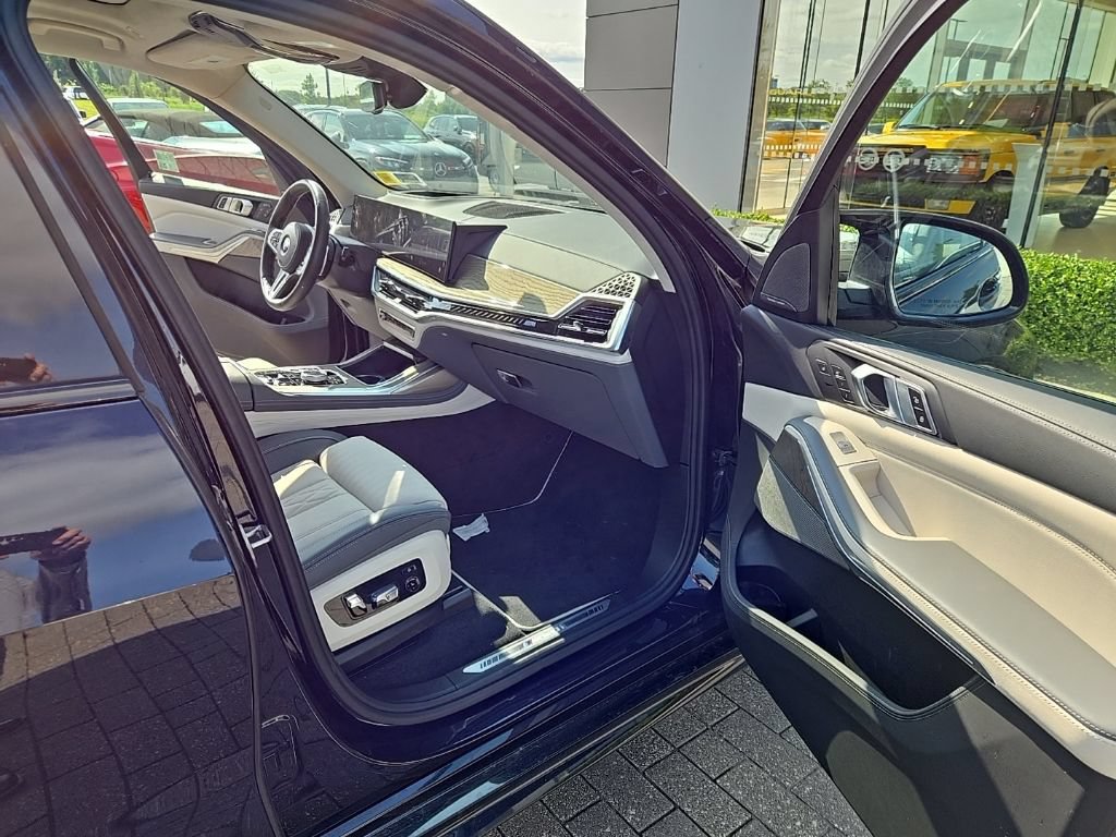 Used 2024 BMW X7 M60i w/ Executive Package AWD/4WD image 19