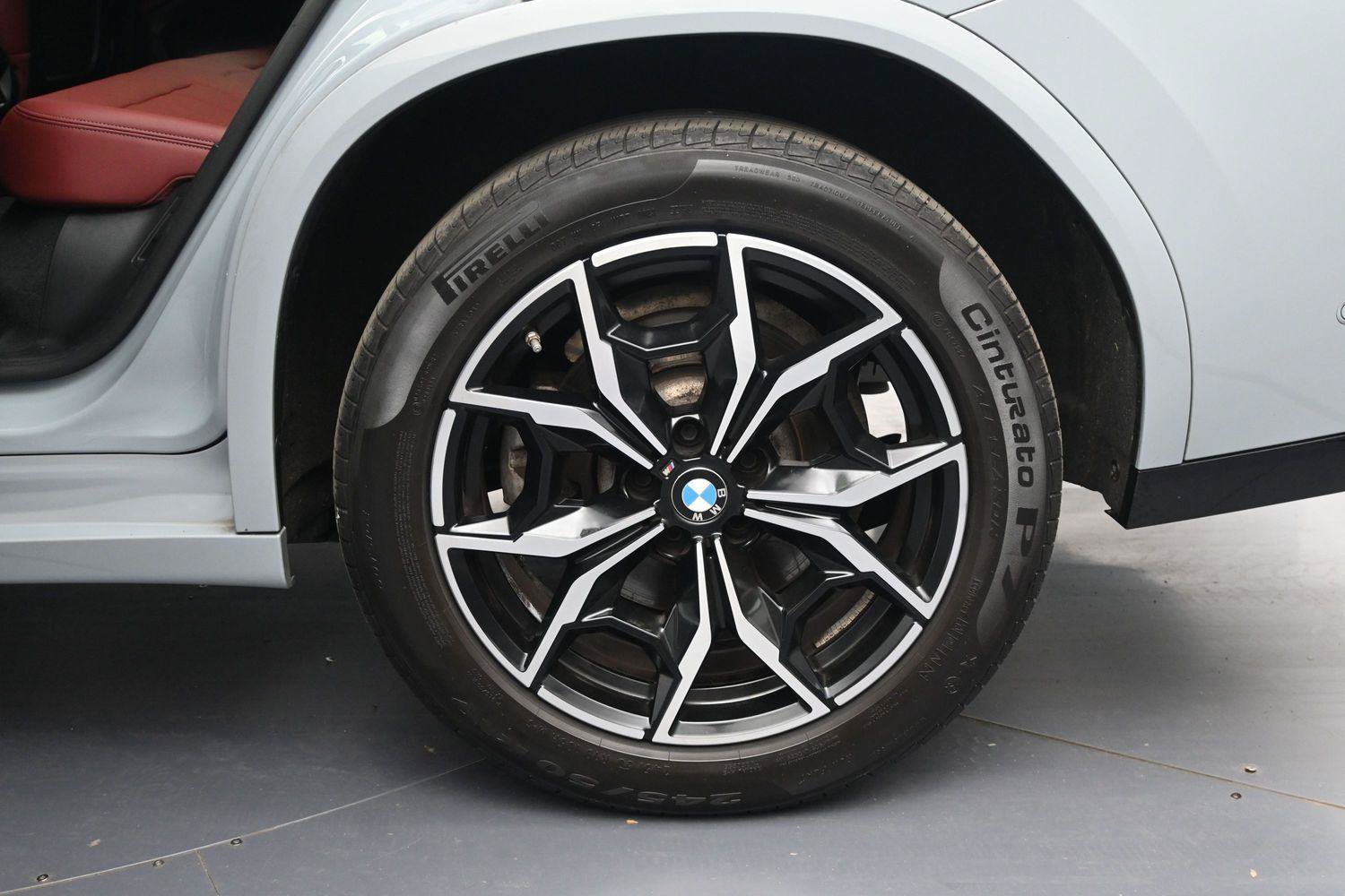 Used 2023 BMW X4 xDrive30i w/ M Sport Package AWD/4WD image 11