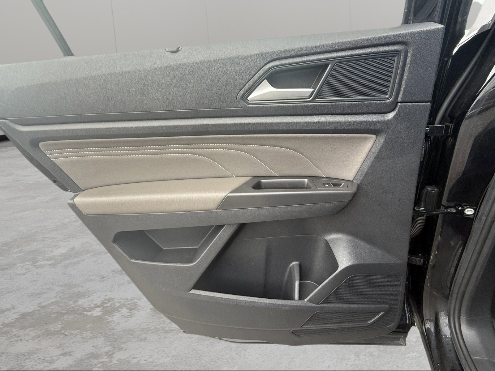 Used 2023 Volkswagen Atlas SE image 55