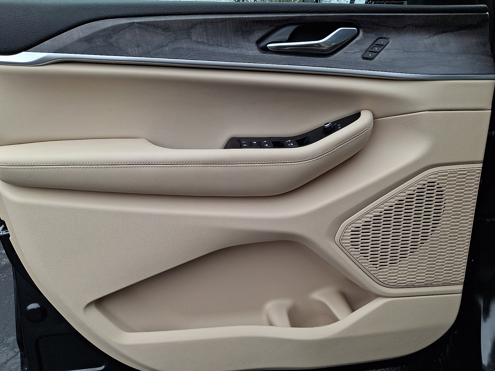 Used 2025 Jeep Grand Cherokee Limited image 12