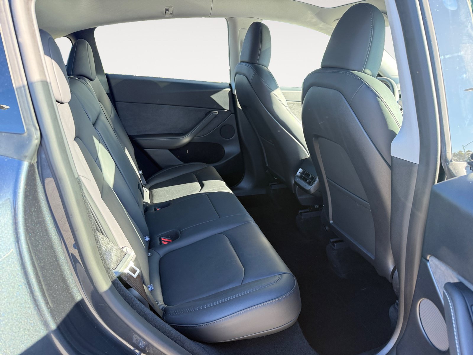 Used 2024 Tesla Model Y 2WD image 18