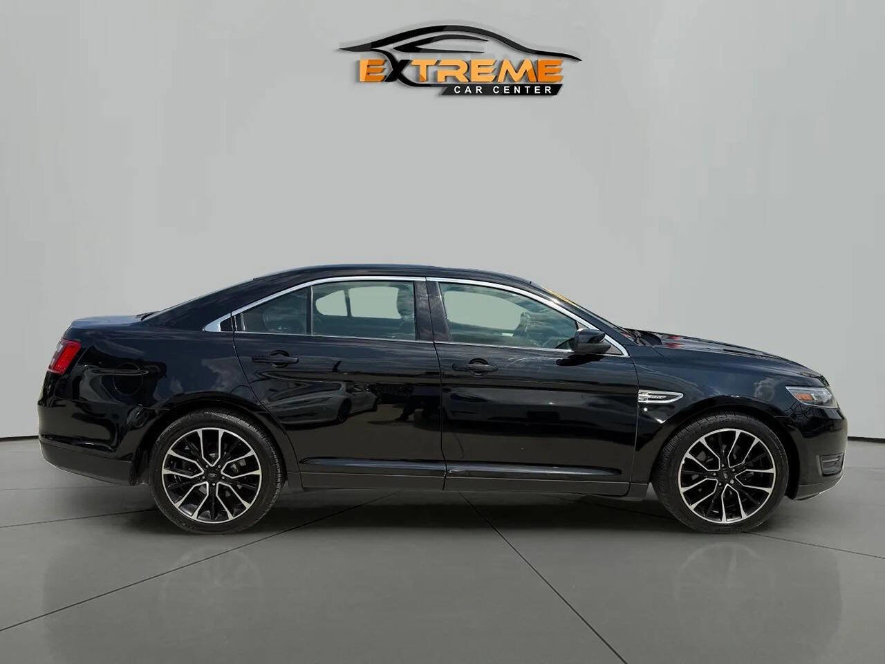 Used 2017 Ford Taurus SEL w/ Equipment Group 201A image 8