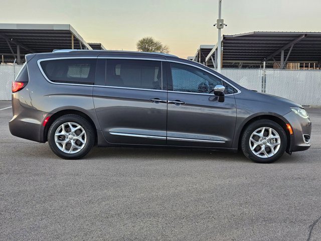 Used 2020 Chrysler Pacifica Limited w/ Advanced Safetytec Group image 4