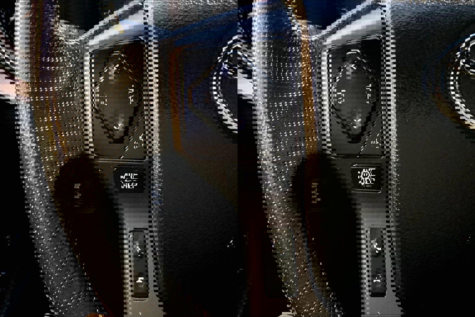 Used 2022 Toyota Tacoma TRD Off-Road image 17