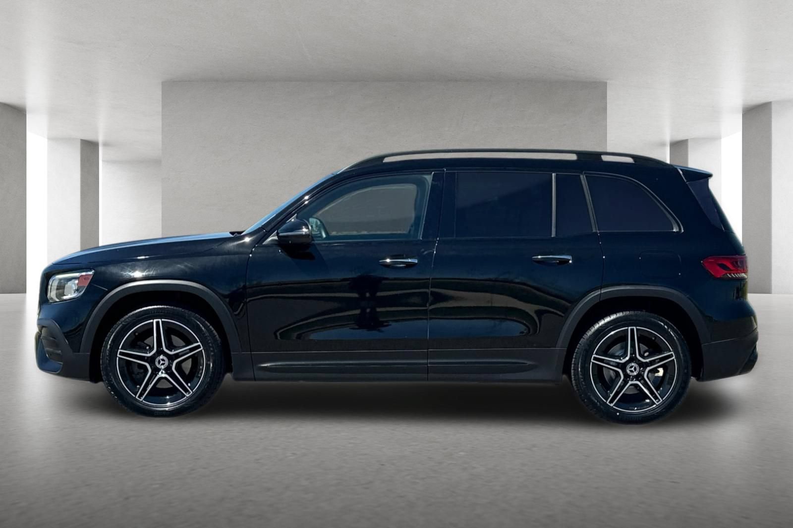 Used 2022 Mercedes-Benz GLB 250 4MATIC image 7