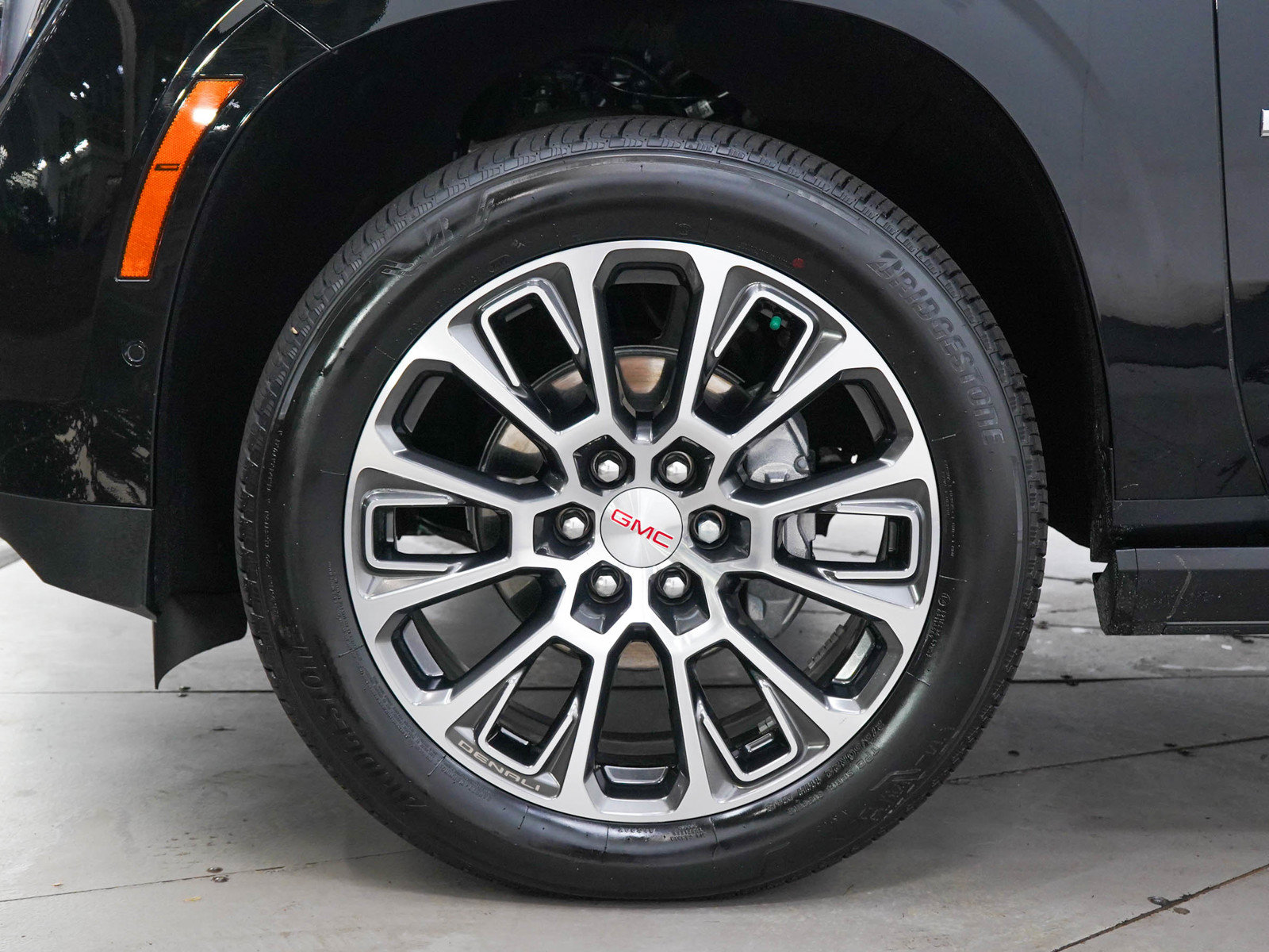 Used 2025 GMC Yukon Denali w/ Sun & Power Step Package AWD/4WD image 30