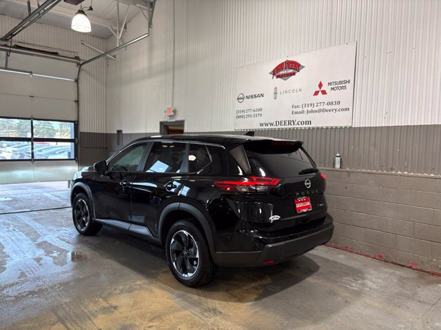 Used 2024 Nissan Rogue SV AWD/4WD image 6