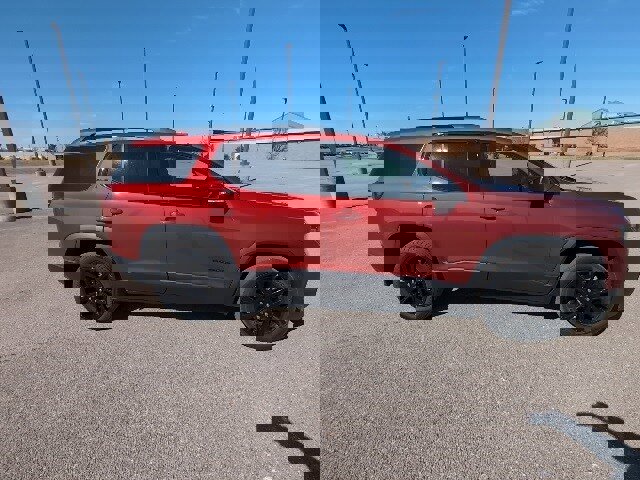 Used 2023 GMC Acadia SLE w/ Driver Convenience Package image 2