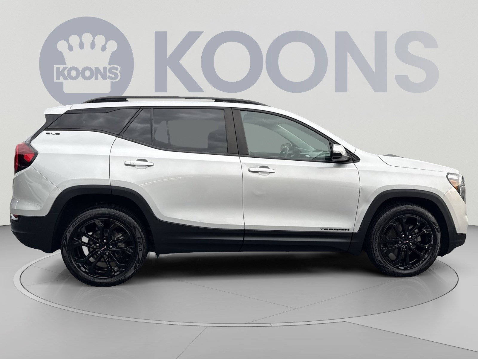 Used 2022 GMC Terrain SLE w/ Driver Convenience Package FWD image 8