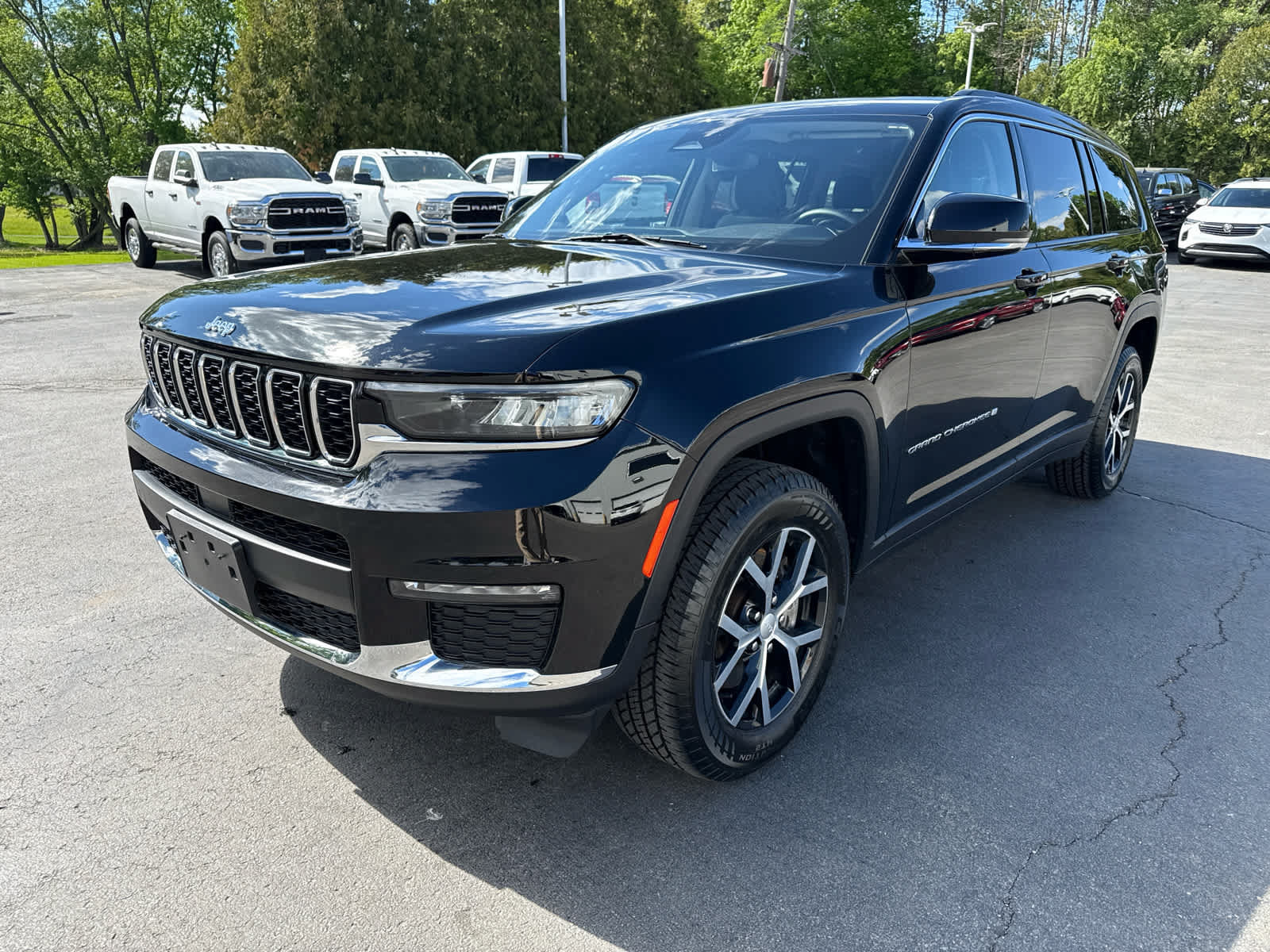 Used 2023 Jeep Grand Cherokee L Limited AWD/4WD image 7