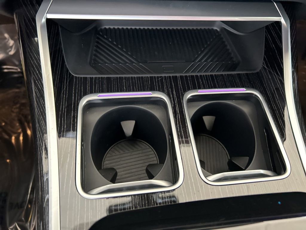 Used 2025 BMW 740i xDrive image 44