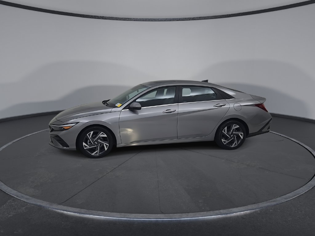 Used 2025 Hyundai Elantra Limited FWD image 8