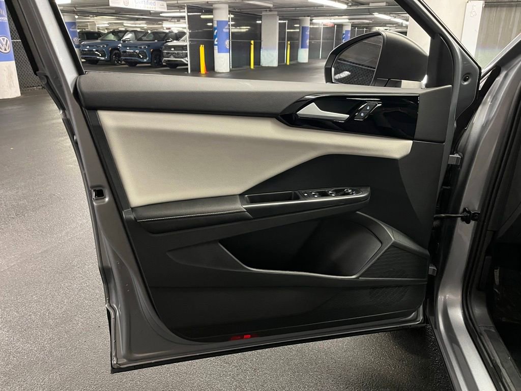 Used 2025 Volkswagen Taos S AWD/4WD image 17