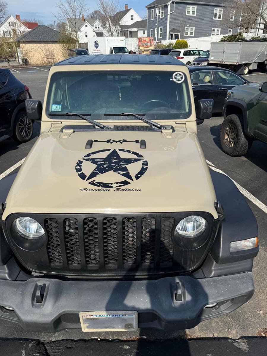 Used 2020 Jeep Gladiator Sport w/ Quick Order Package 24S image 12