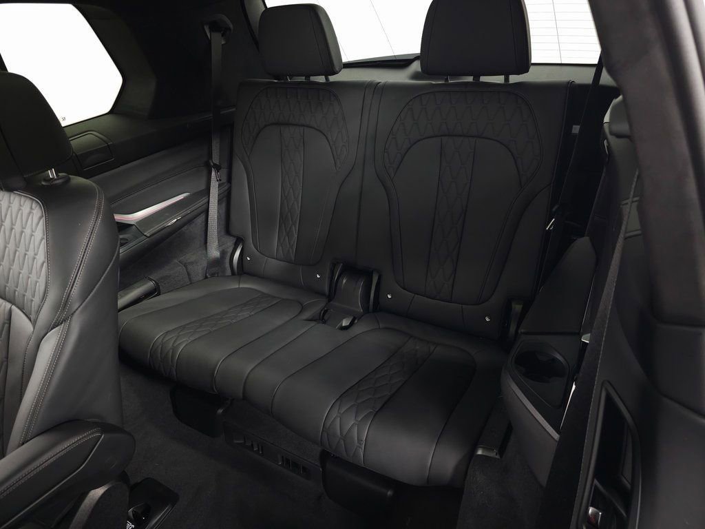 Used 2025 BMW X7 M60i w/ Climate Comfort Package image 43