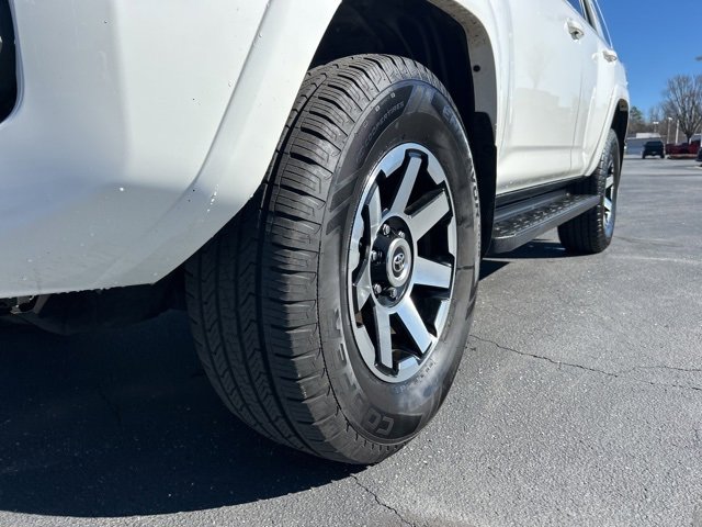 Used 2022 Toyota 4Runner TRD Off-Road image 12