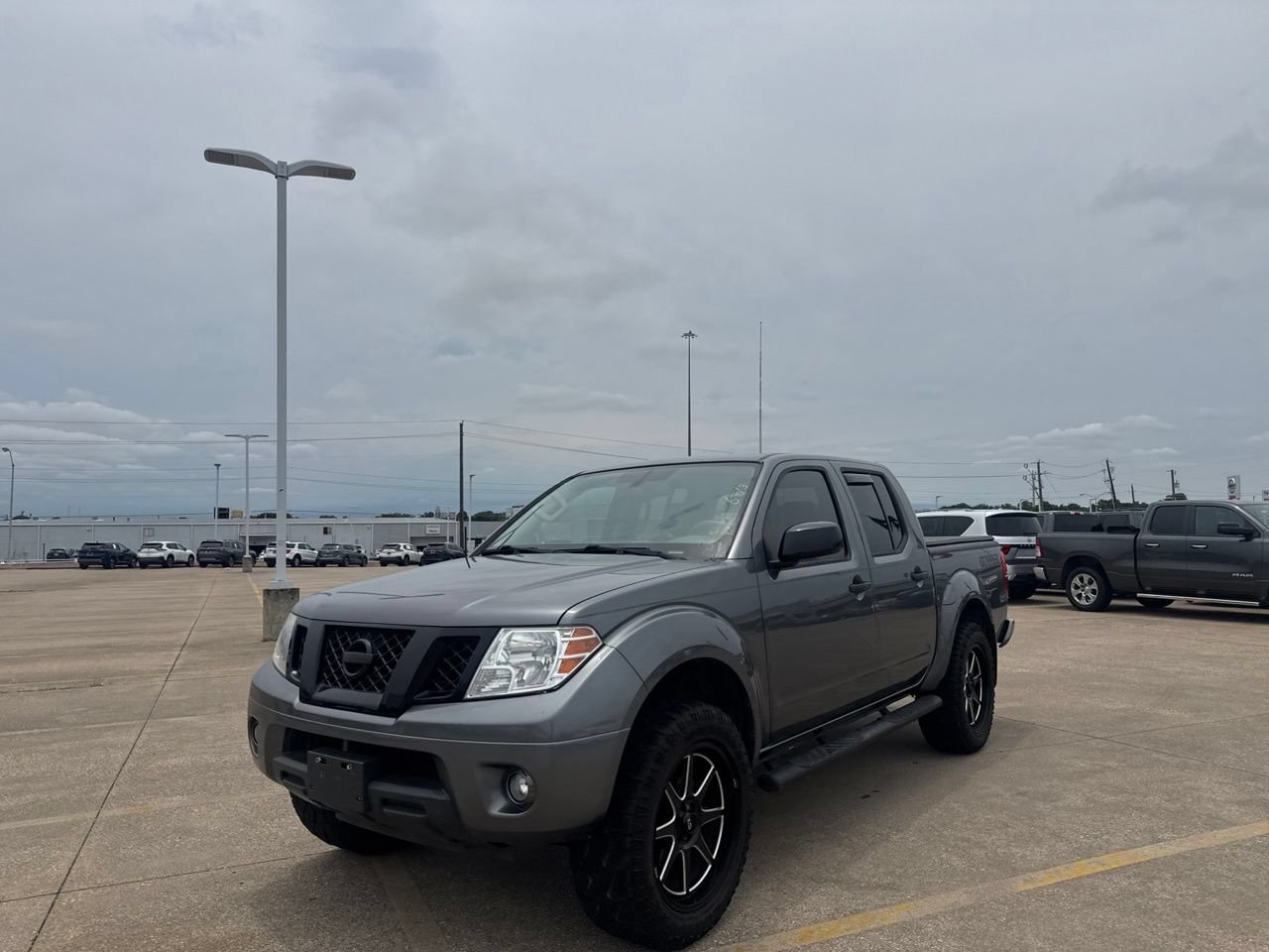 Certified 2020 Nissan Frontier SV w/ Midnight Edition Floor Mats RWD image 8