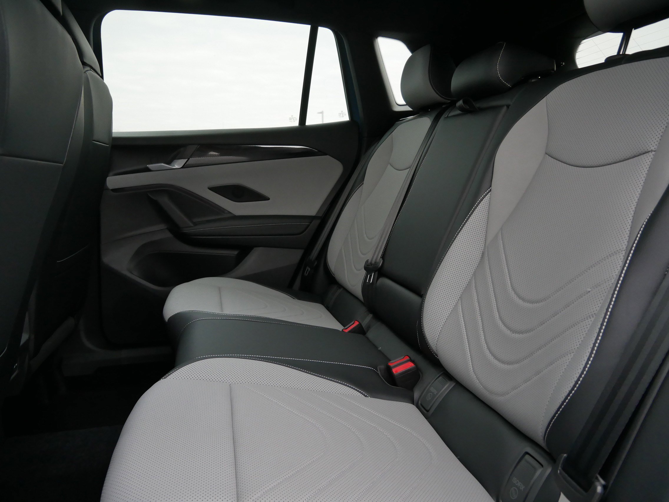 New 2026 Volkswagen Tiguan SE R-Line image 5